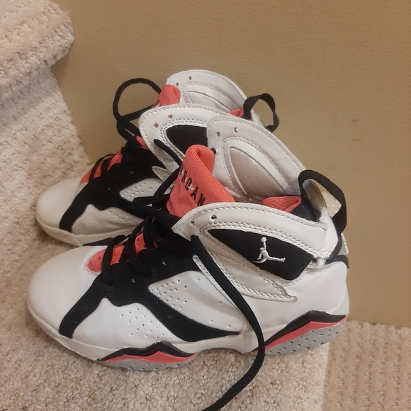 Jordan sneakers size 3y - Picture 7 of 14